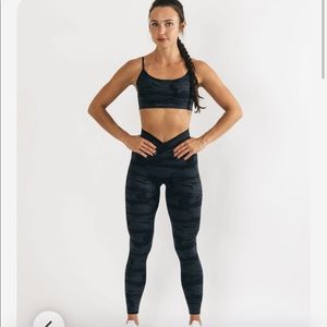 Alphalete power surface legging - black canvas camo